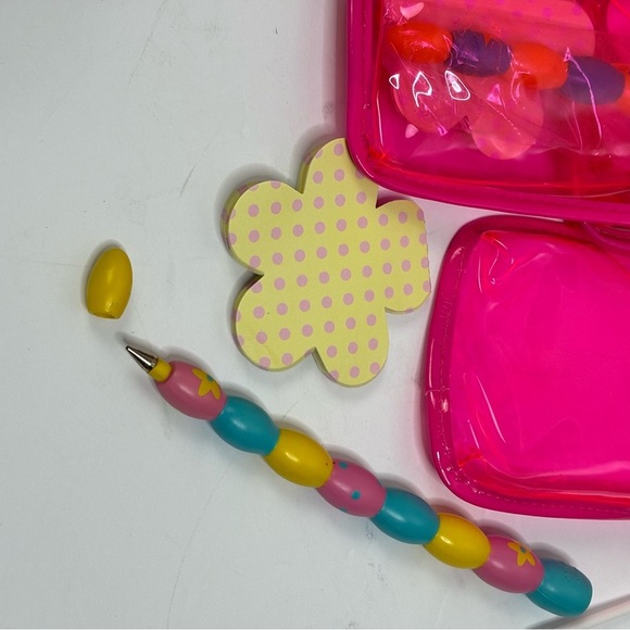Four (4) Pink Pouches, Pens & Flower Note Pads & 3 Long Stick Lollipops NEW - Picture 8 of 9